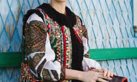 Chaleco bordado mujer: Un toque de color y textura para tus looks